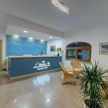 The Fantastic Residenza Badus Sleeps 2 Num0829 バデージ